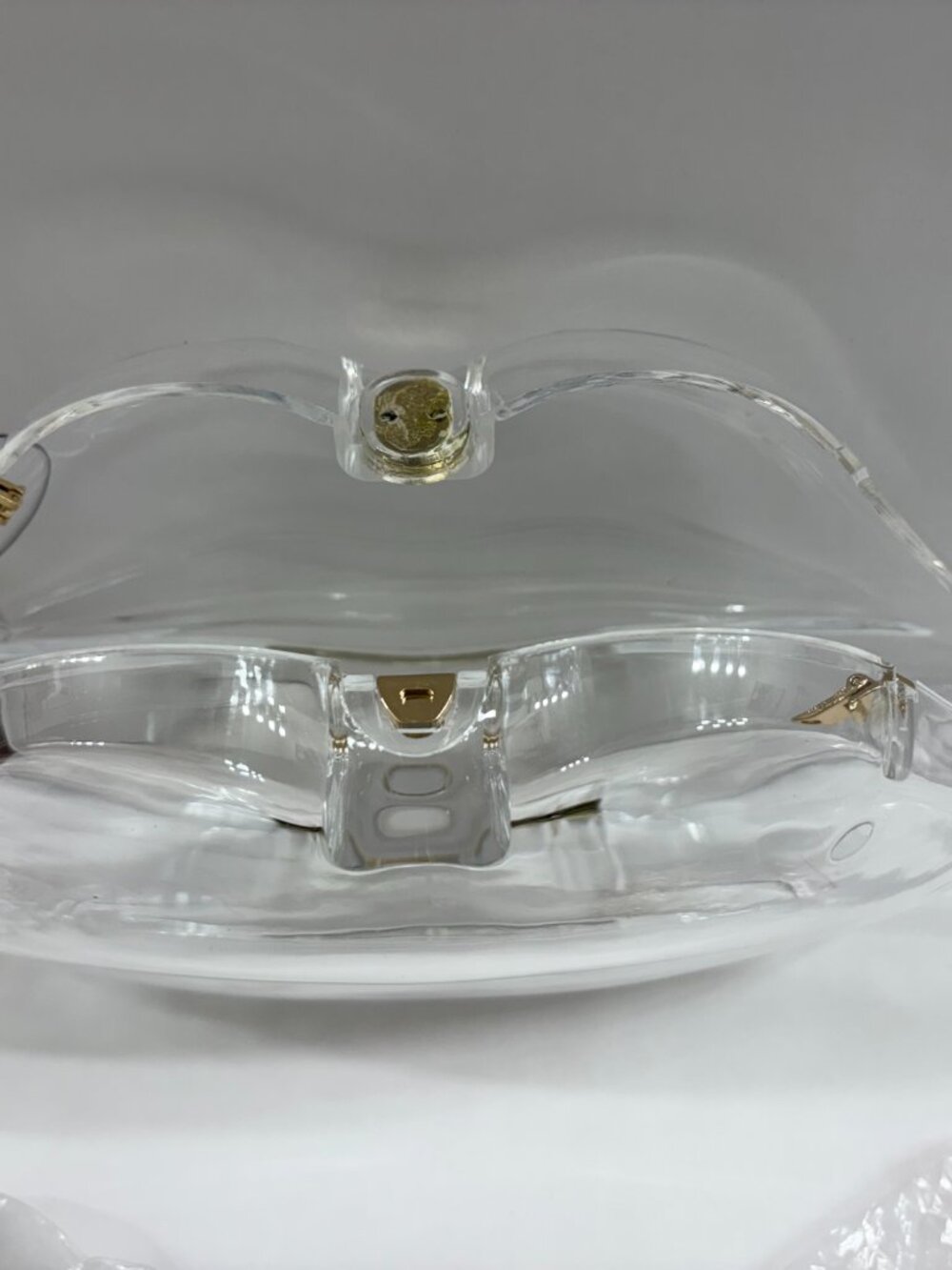 Lips Shaped Bag - Kisses Purse- Hard-shell Crossbody / Clear - NWT - Picture 11 of 12